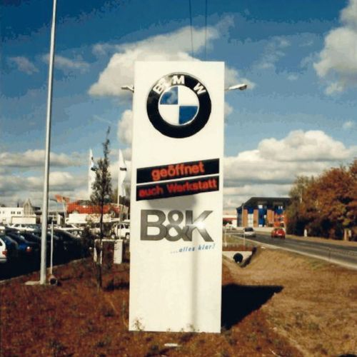 BMW Pylon