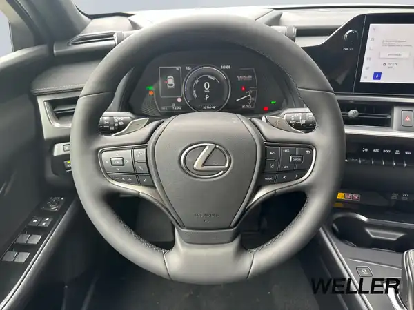 LEXUS UX 300E (10/15)