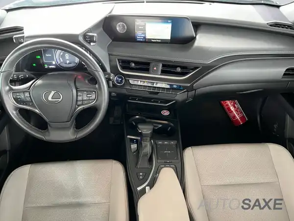 LEXUS UX 250H (9/15)