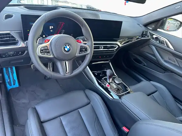 BMW M4 COUPÉ (8/15)