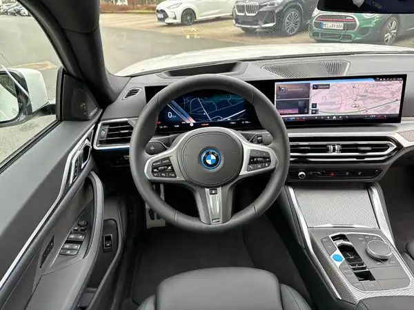 BMW I4 (13/15)