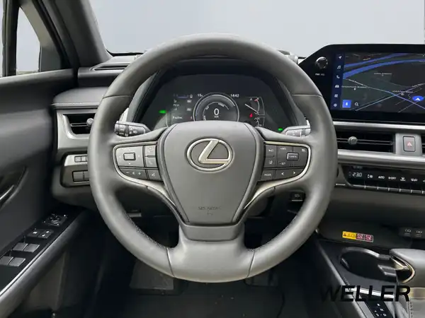 LEXUS UX 250H (10/15)