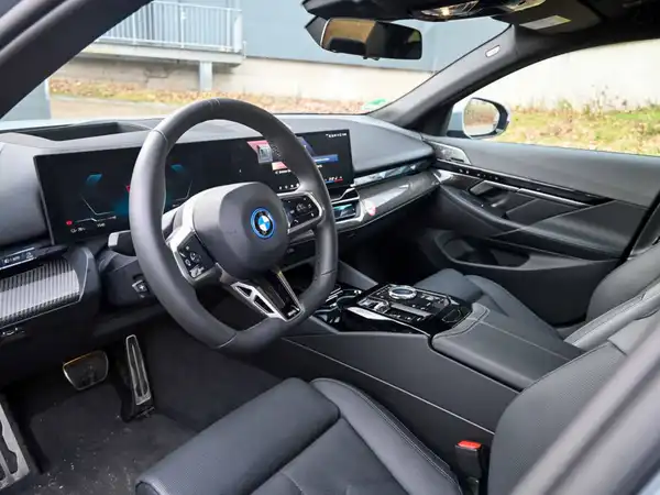 BMW I5 (10/15)