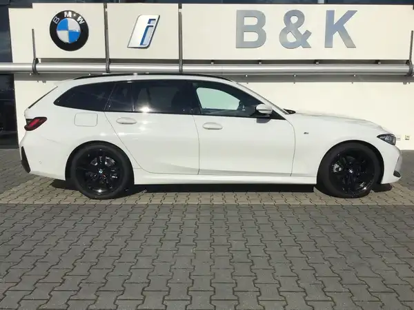 BMW 320D (9/15)