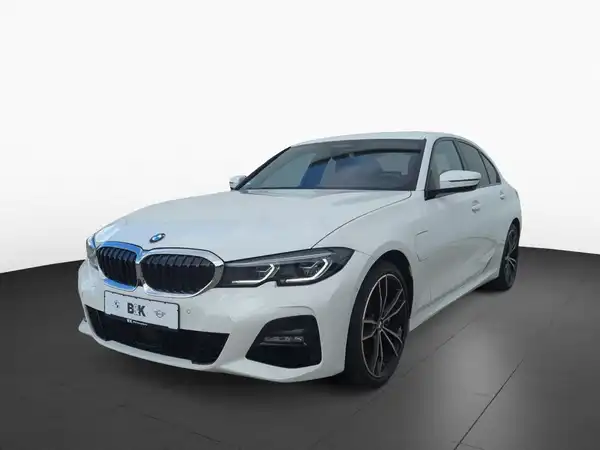 BMW 330E (3/15)