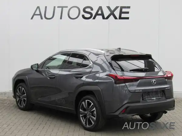 LEXUS UX 250H (8/15)