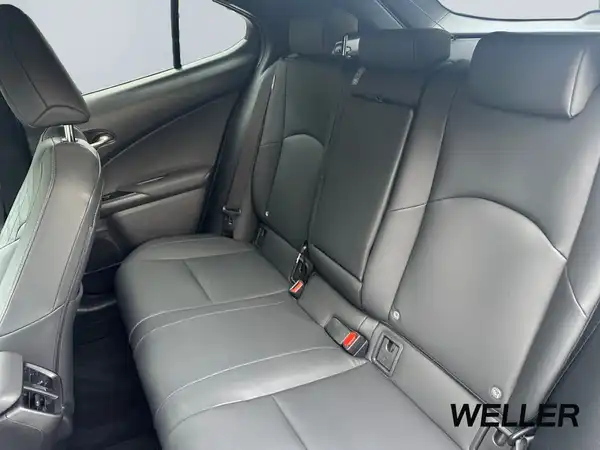 LEXUS UX 250H (12/15)