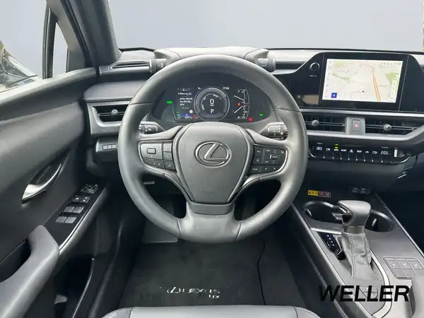 LEXUS UX 250H (10/15)