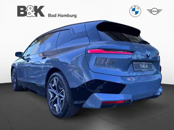 BMW IX (7/15)