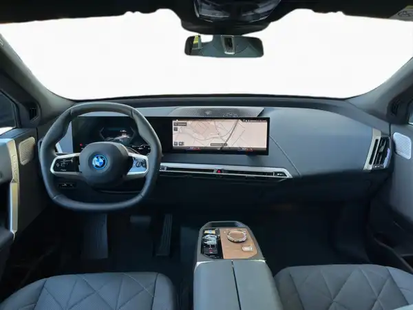 BMW IX (10/15)